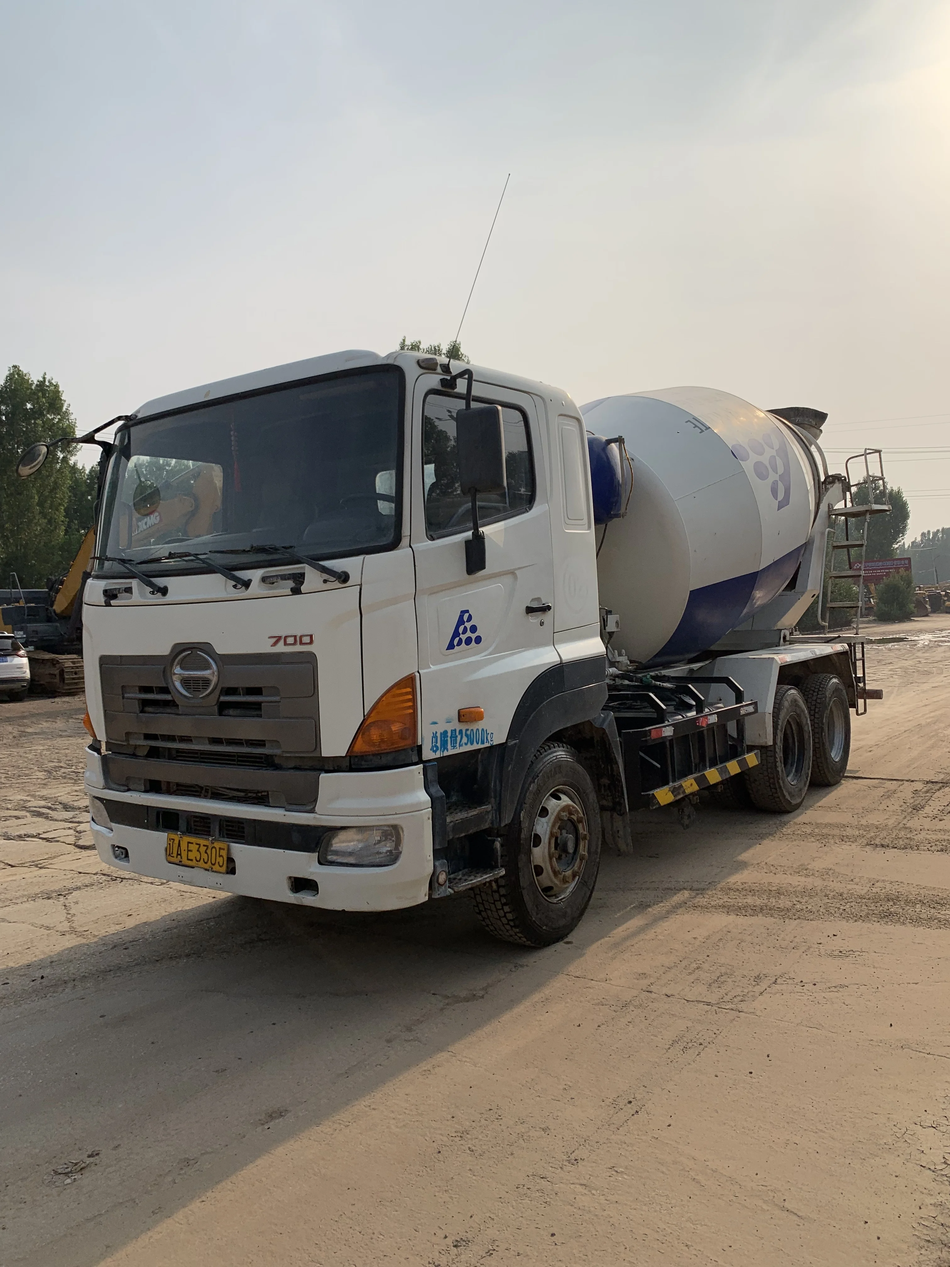 Japanese hino used 700 concrete mixer truck, 6x4 cement mixer truck