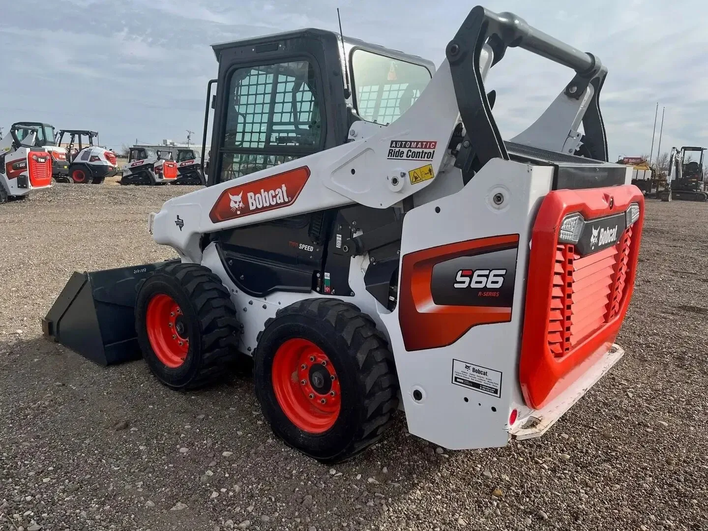 Дешевый погрузчик Bobcat T770 трек для продажи