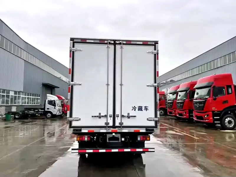 China Brand New ISUZU M100 Refrigerated Van Truck Mini Light Truck Suzuki Carry 4x4 Manual 5T Cold Chain Truck