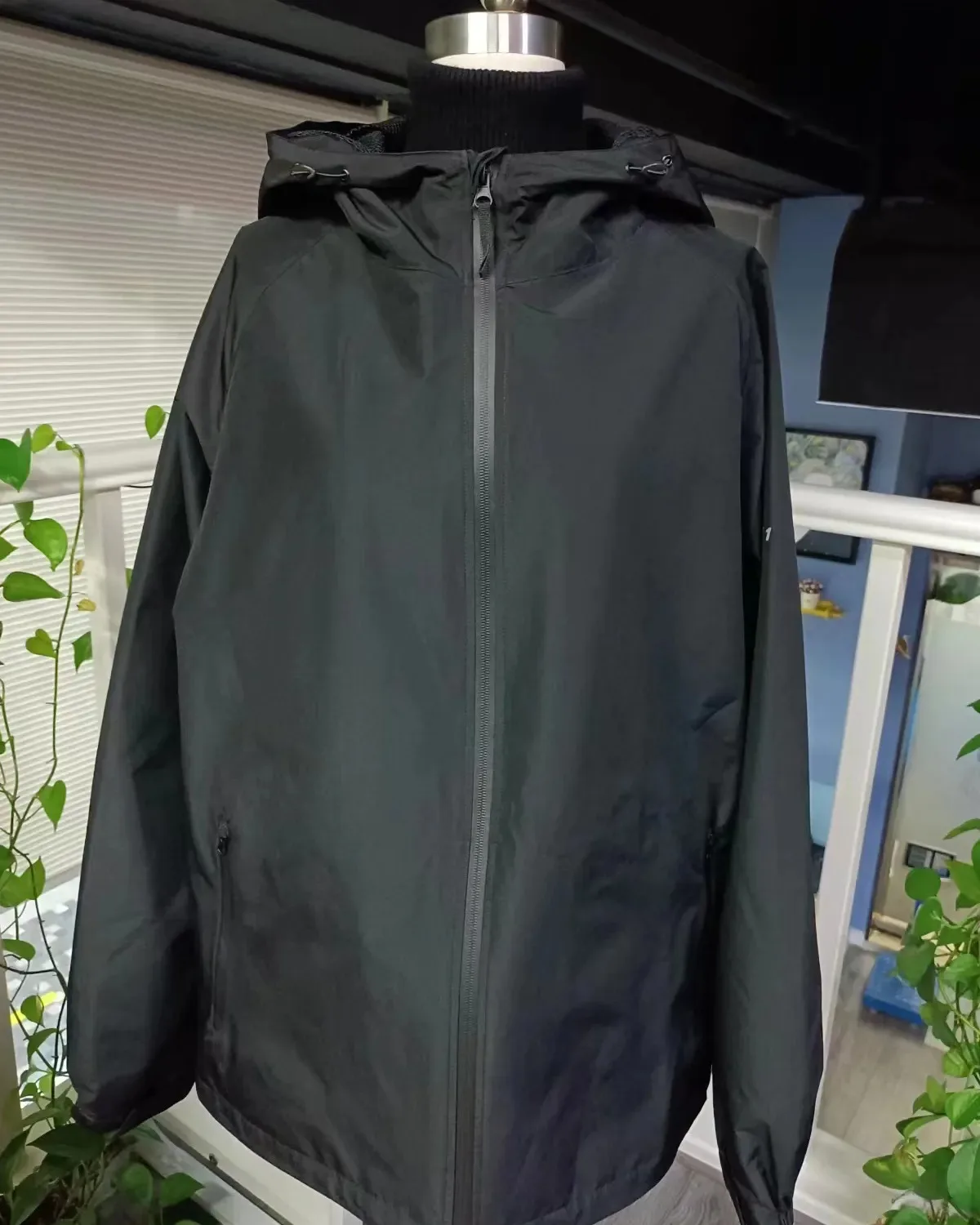 Mens Water-Resistant Hooded Jacket Zip-Front Wind- and Water-Resistant Hooded Jacket OEM Custom Hiking Outdoor WindbreakerJacket