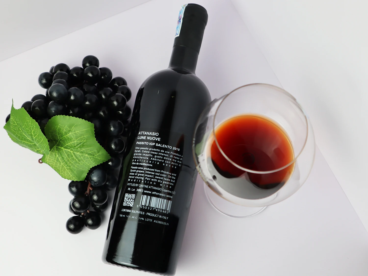 Type origin shelf life meditation style for dry party wine drinking Attanasio Lune nuove Passtio IGP Salento 2019 from Italy