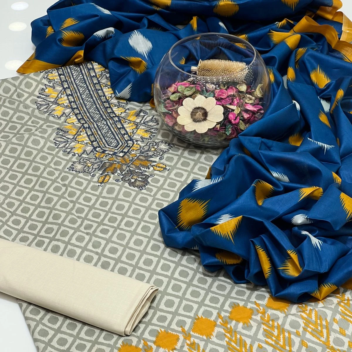 women shalwar kameez Pakistani & Indian beautiful suits