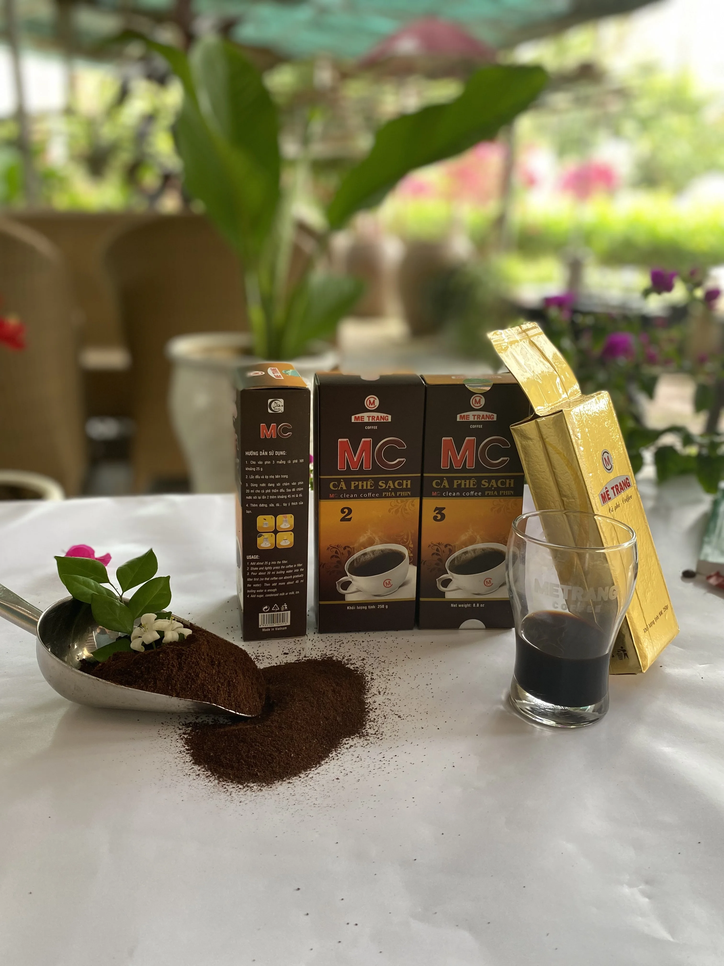 100% Arabica Robusta coffee beans Medium Roast Ground Coffee With 0.25 kg Per Box Dark Chocolate Flavor From Vietnam