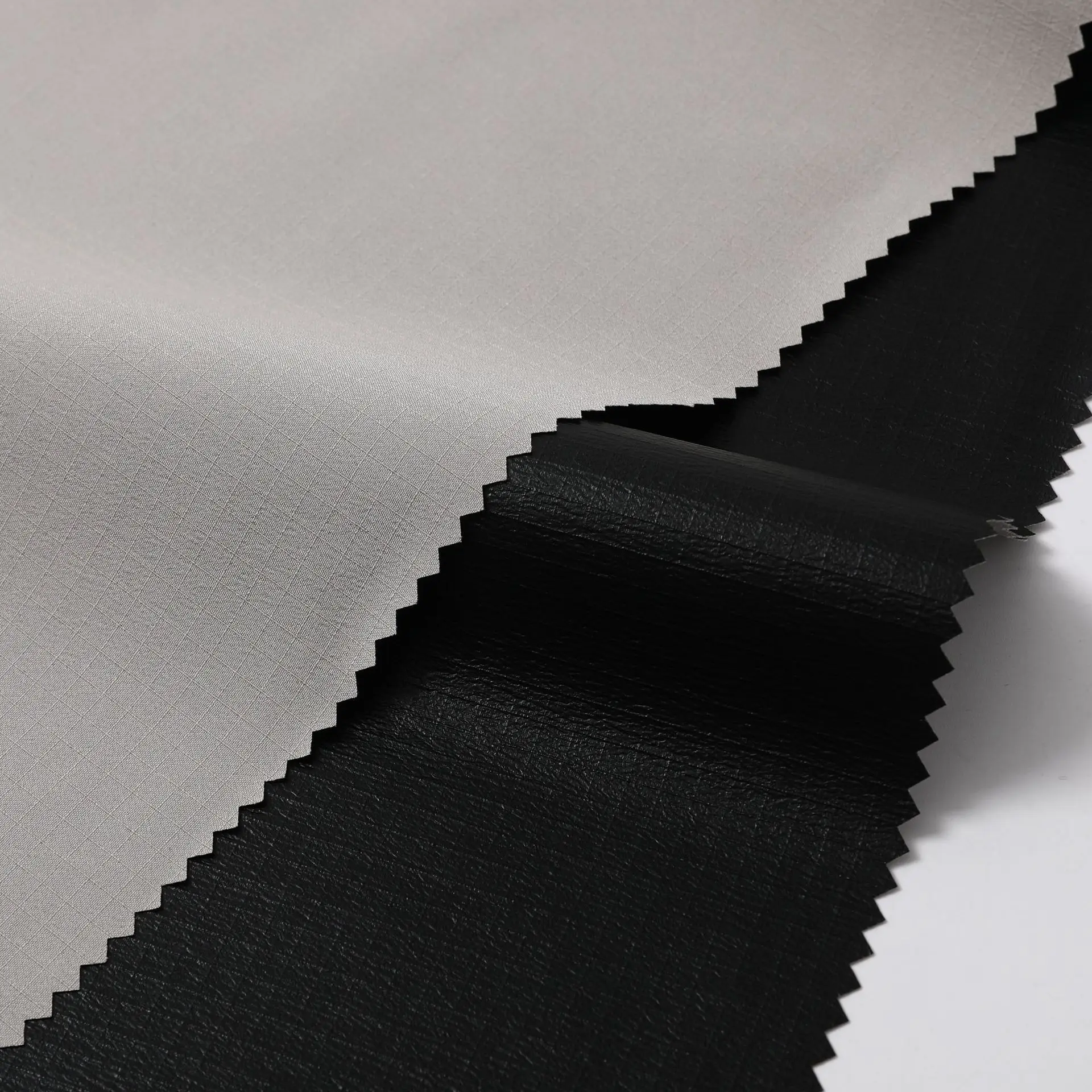 High Quality 0.5cm Ribstop Waterproof Polyester T800 Pongee Fabric with Black TPU Membrane for Jacket