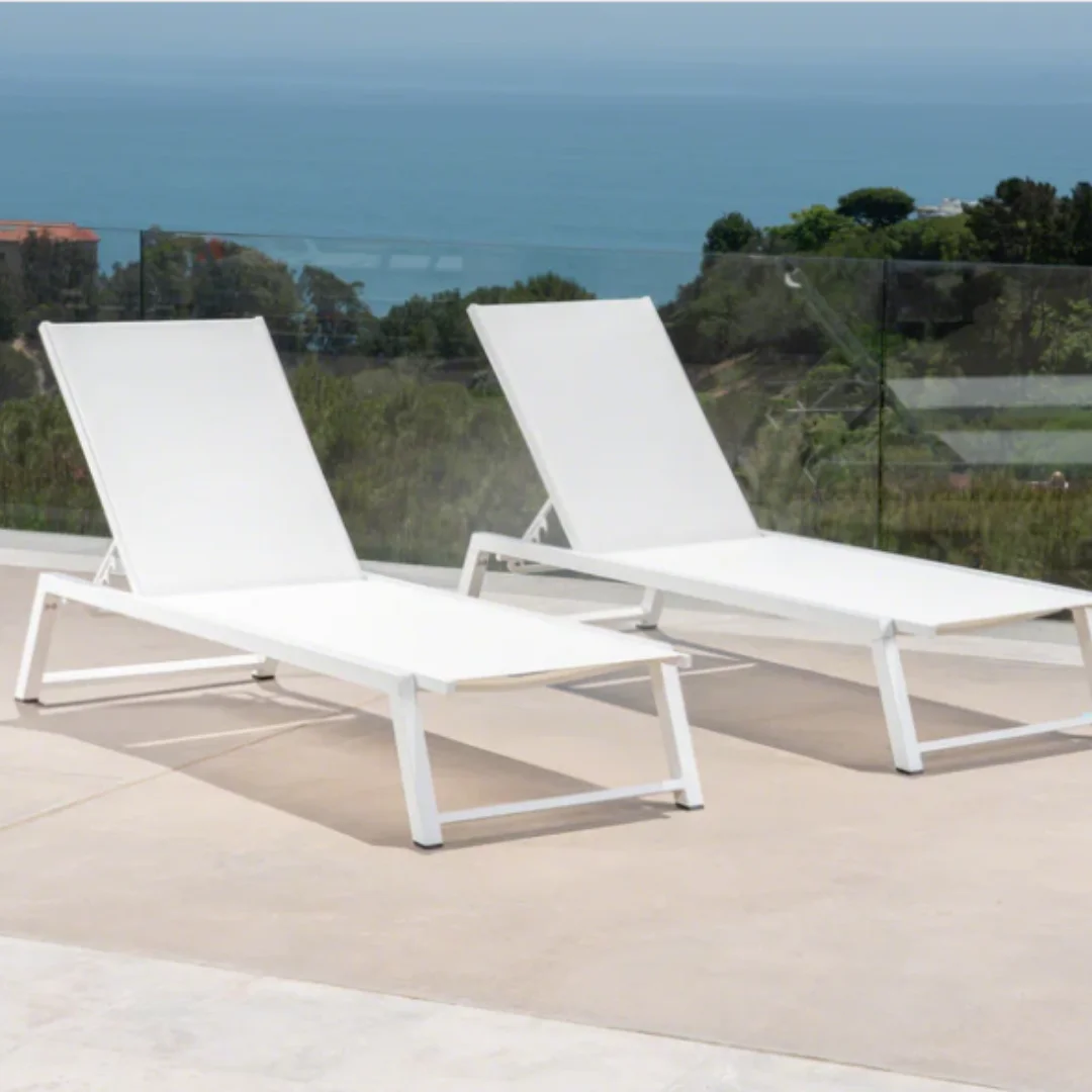 Шезлонги для бассейна