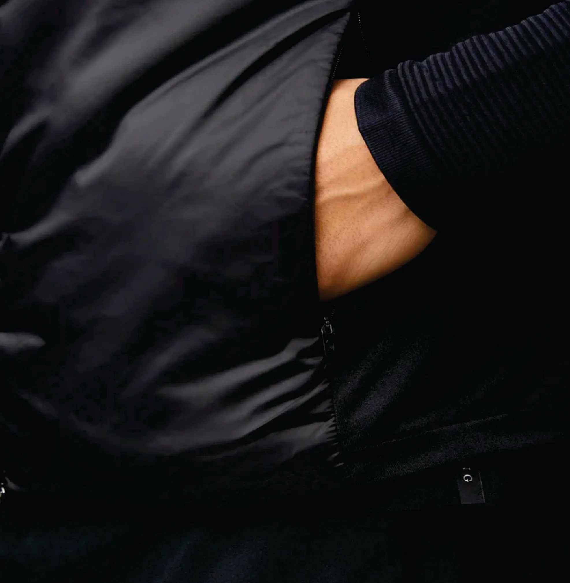 Sweat Proof 100% Polyester Lightweight Sleeveless Funnel Neck Full Zip Fundamental Gilet Black Mens Gilet