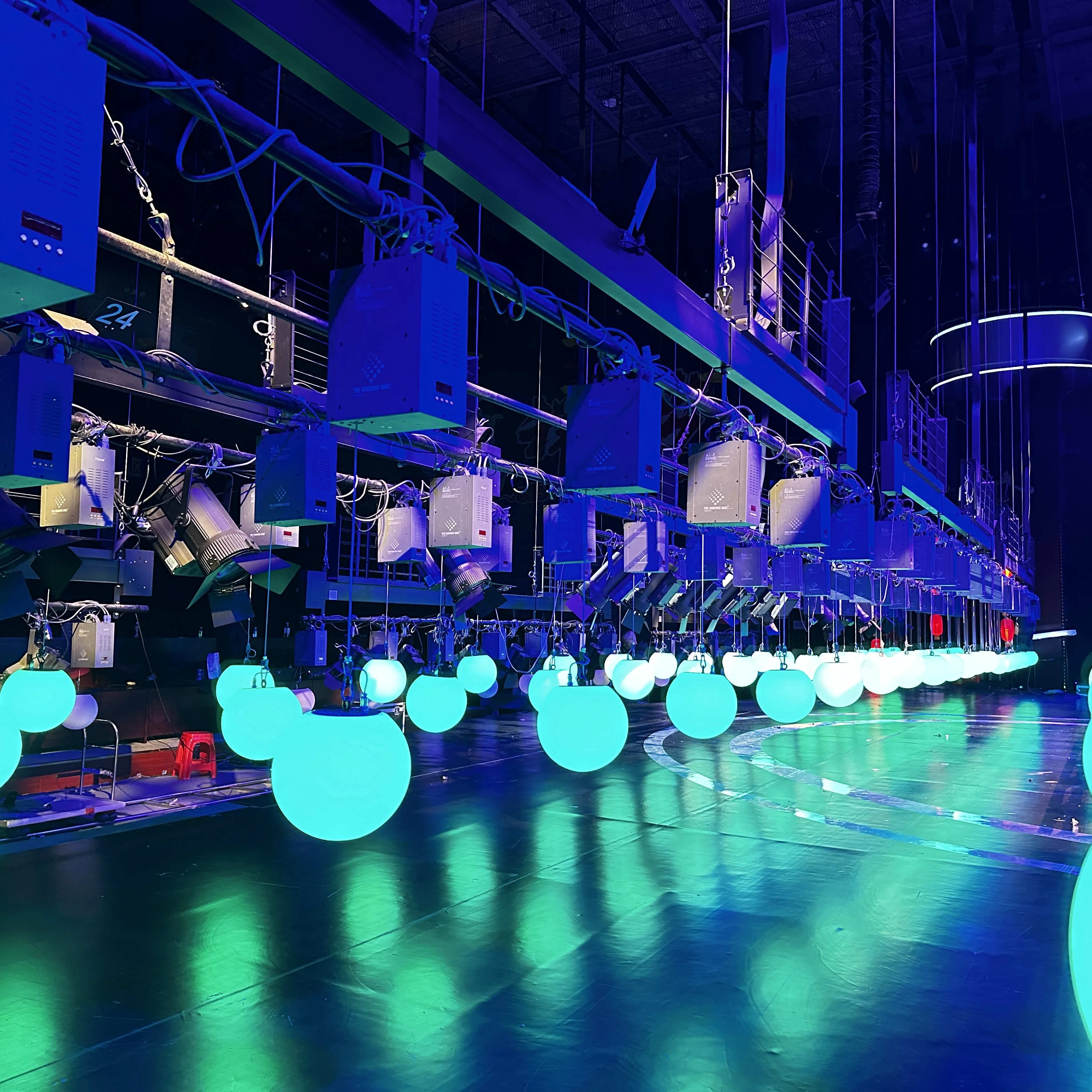 Specialized Light Entertainment Installation Dmx Winches Hoist Kinetic Rgb Ball Light Dmx Kinetic Lift Ball