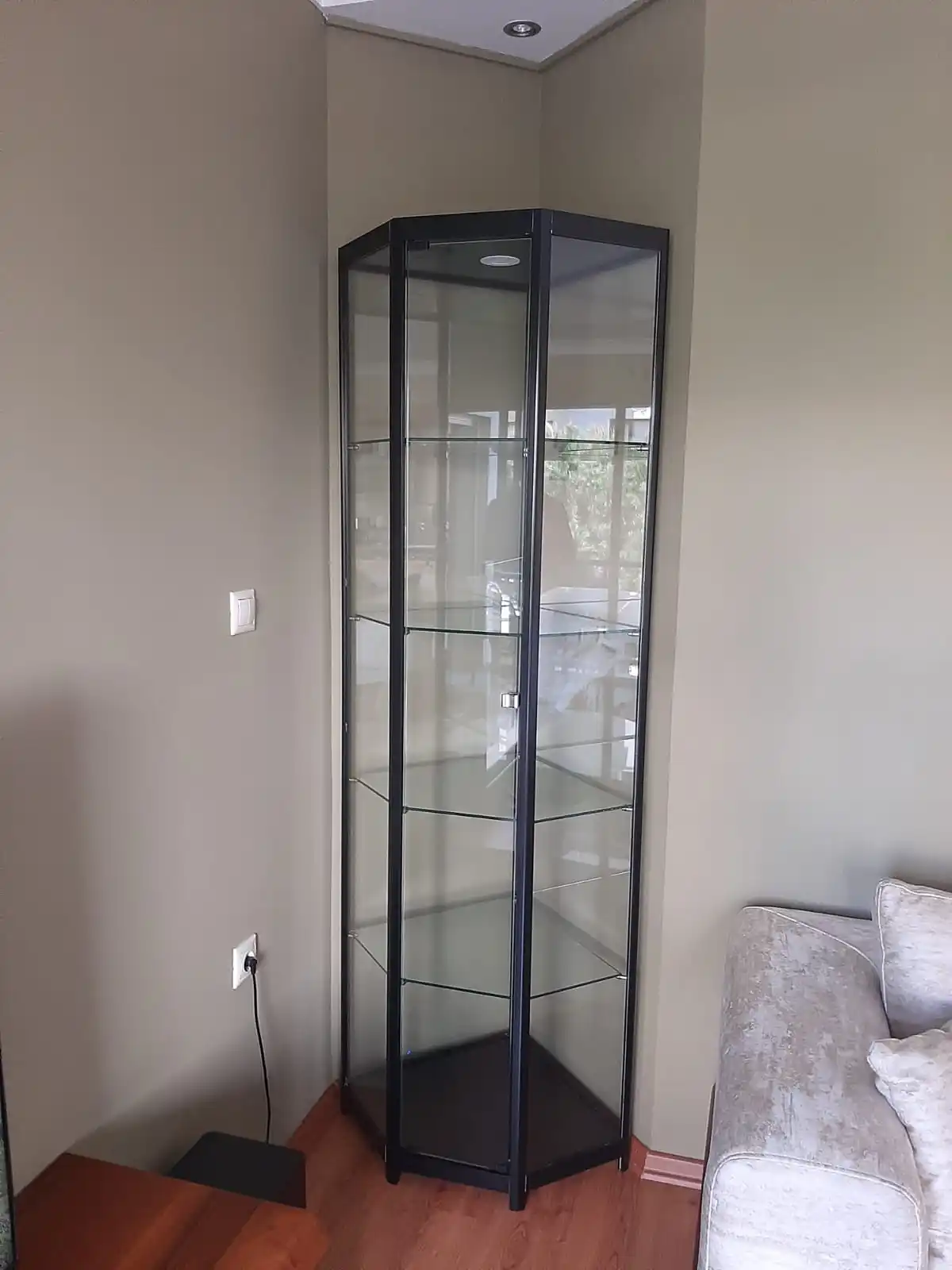 Modern Design Geometric Free Standing Hexagonal Tower Glass Display Cabinets , Aluminum Frame Corner Glass Vitrines