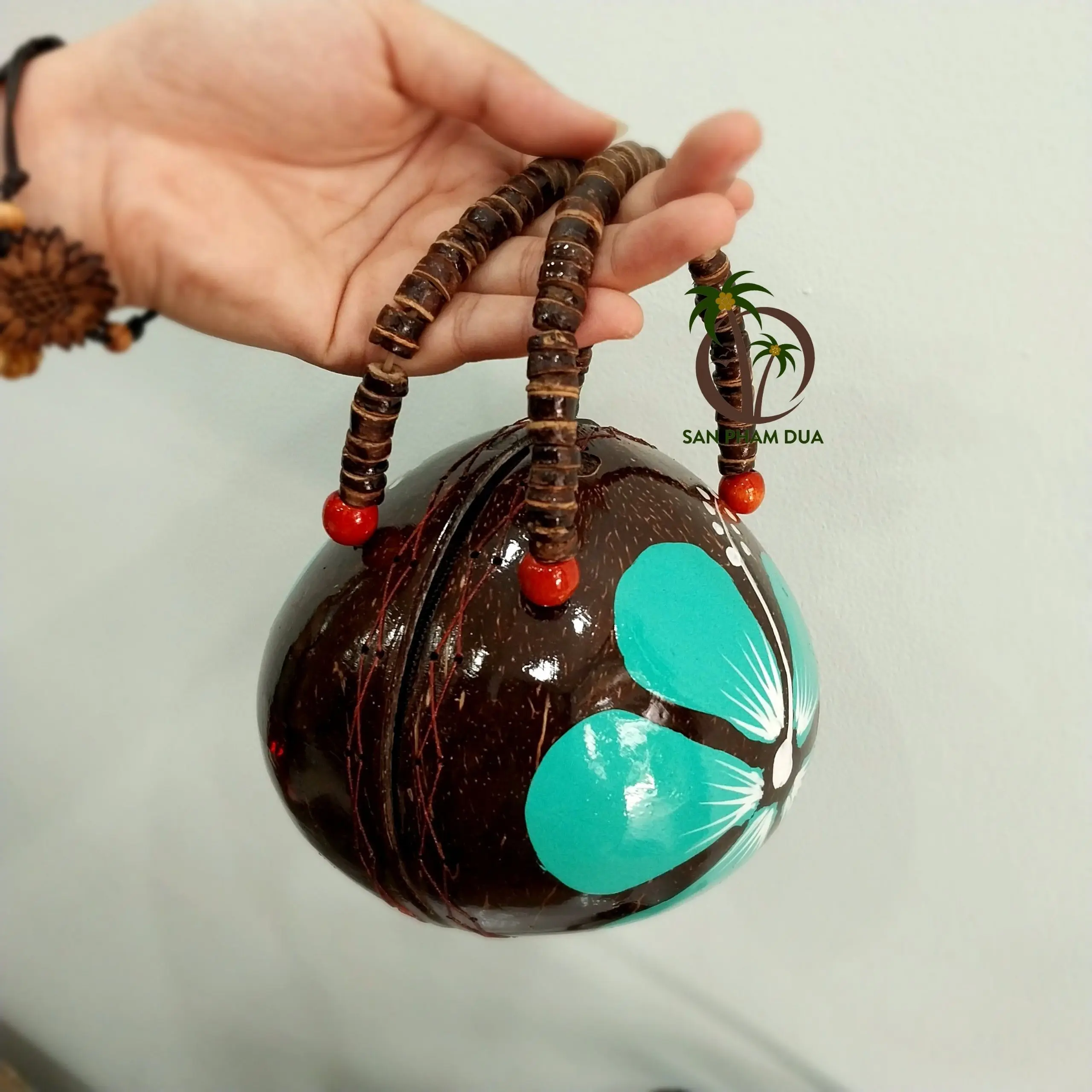 COCONUT SHELL BAG VIETNAM HANDICRAFT HANDBAG/ COCONUT HANDMADE SOUVENIR/ COCONUT SHELL JEWELRY