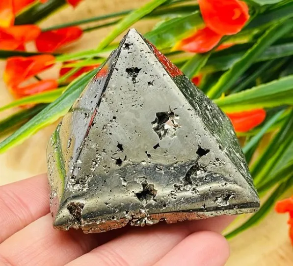 New Golden Pyrite Crystal Pyramid Wholesale Polished Pyrite Crystal Healing Pyramid Top Quality Bulk Pyrite Crystal Pyramid
