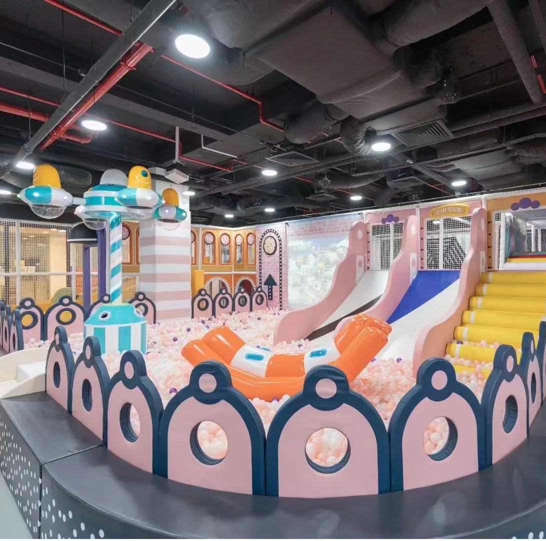 Large play area indoor mall with playground