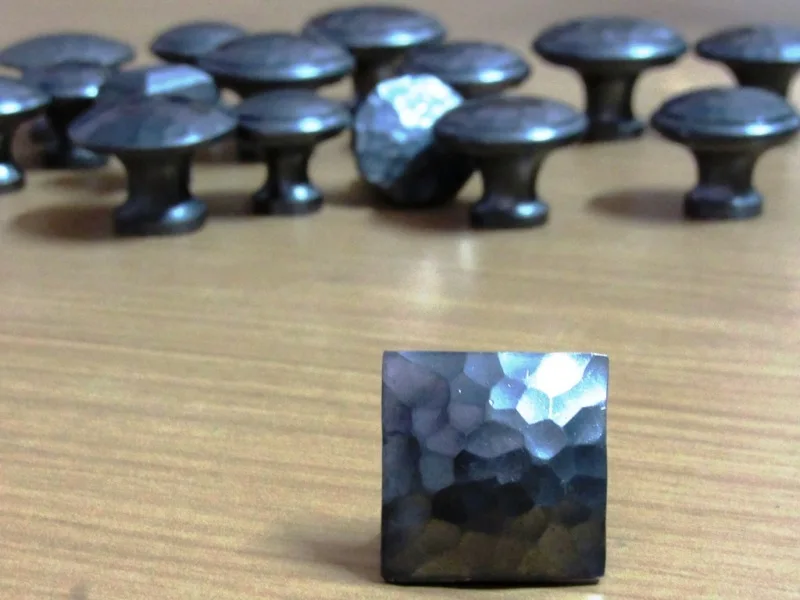 Wholesale Pyramid shaped Casting Iron nails, Hand forged Nails Iron Door Screws Nails And Studs Wooden Furniture Hardware Cloves