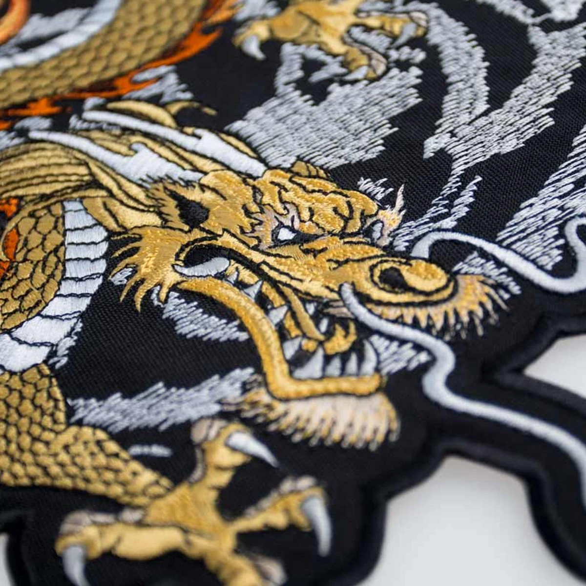 Индивидуальная многоцветная вышитая нашивка от Tepra Sports оптом для изготовления собственной одежды в форме цветов