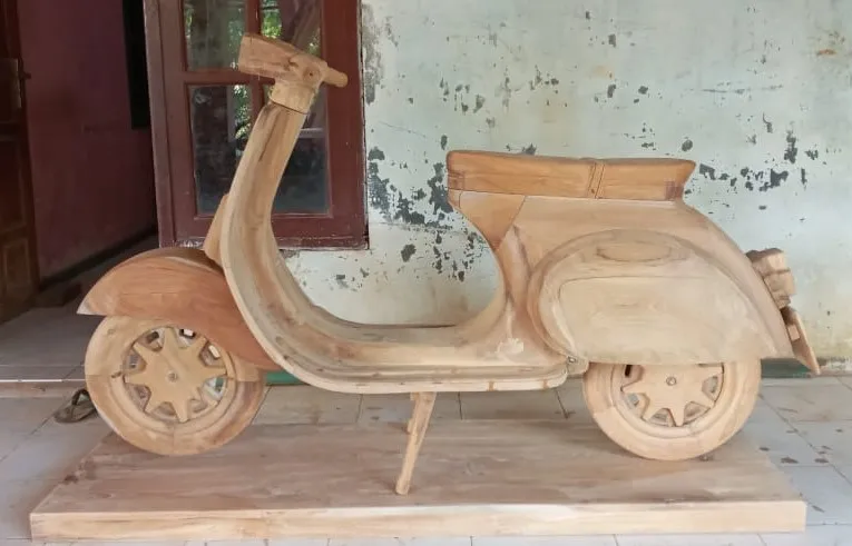Hot Sale Antique Classic Craftmanship Laminated Recycled Wood Display Or Fully Motor Functional Vespa Scooter Built From Scratch