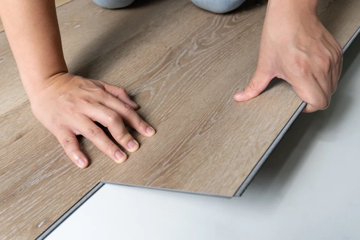 European Click Lock System SPC Flooring Hotels IXPE Sound Insulation Water Proof 4mm 5mm 6mm Core Thickness Matte Surface Modern