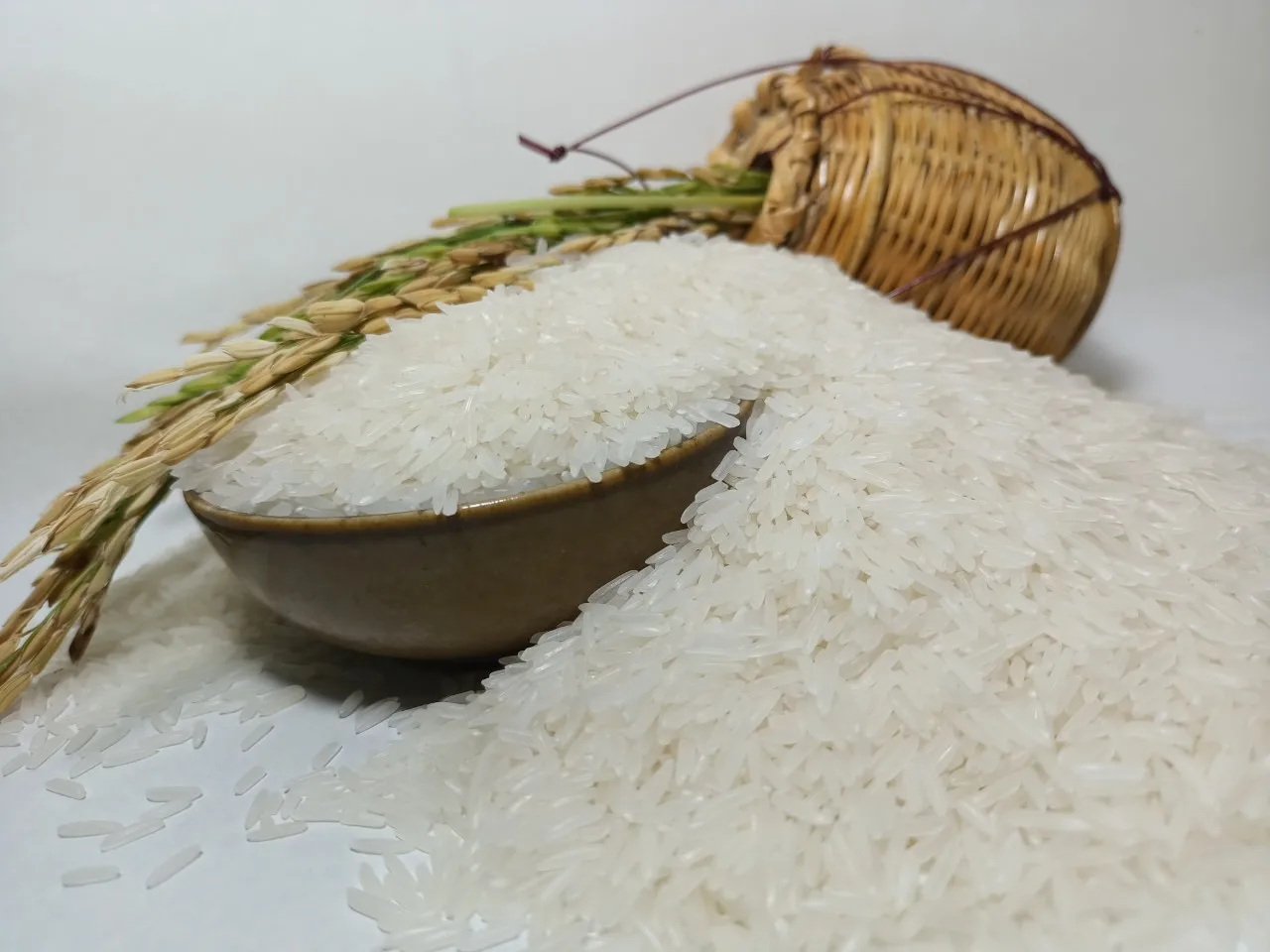 Seven Rice Mountain Vietnam Rice St25 Plus 17  Max Soft White Dried Rice Fresh Grain ISO 22000 HACCP GMP Certification