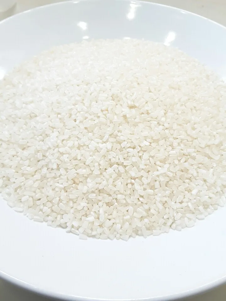 Broken 100% White Rice From Vietnam Supplier Pure Grain Cheap Price For Export Wholesale OEM Customized Packing 25kg 50kg bag