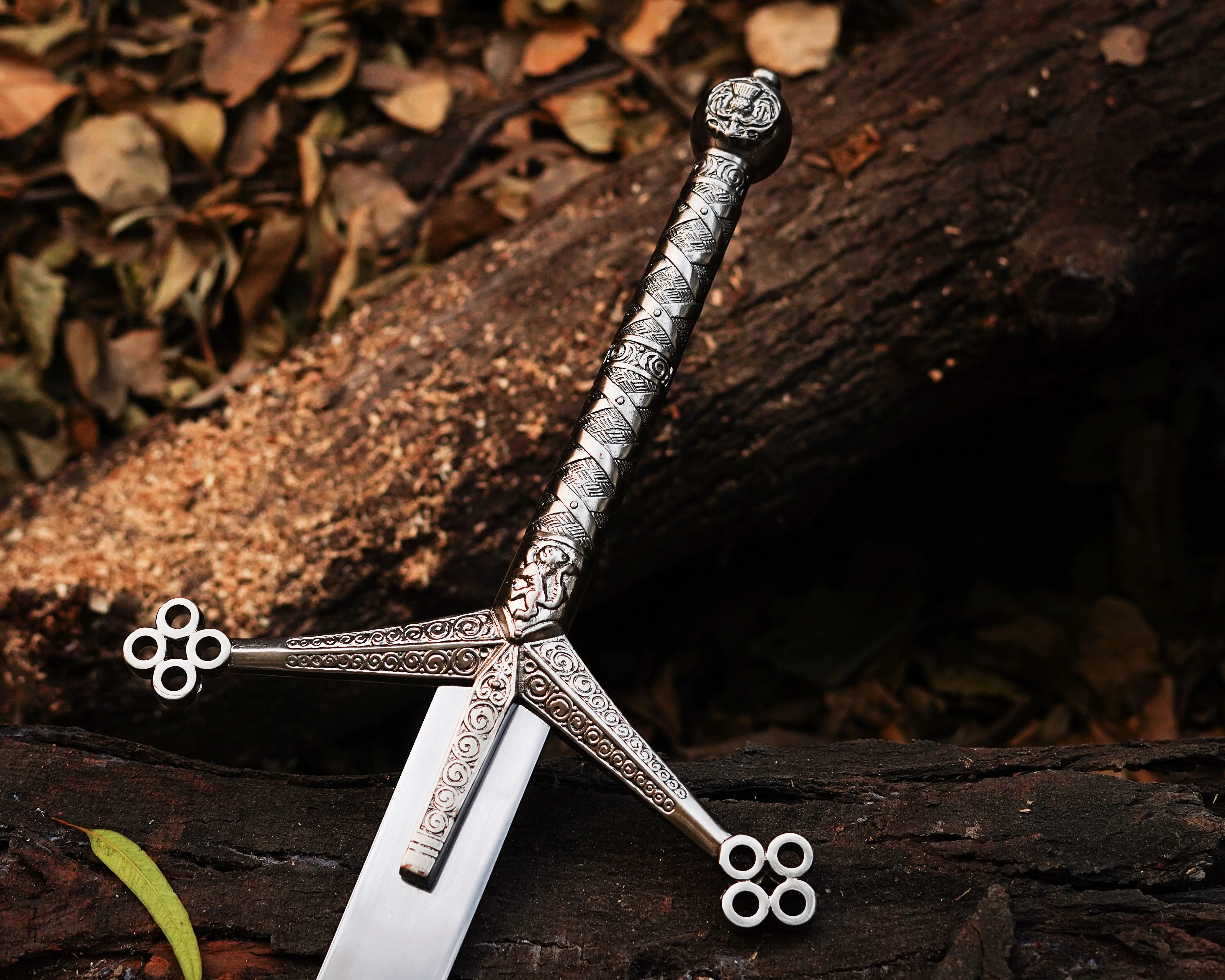 2024 Wholesale Handmade viking Antique sword with comfortable handle custom outdoor hunting sword with leather sheath