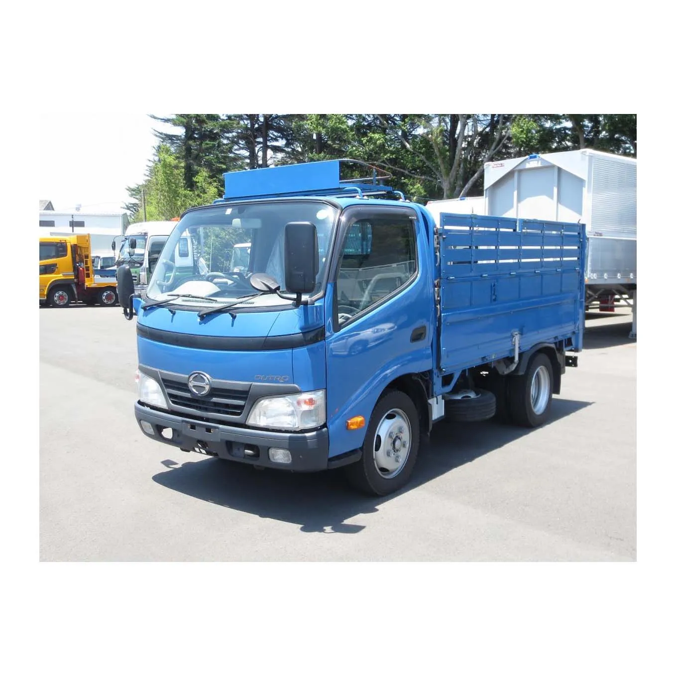 Hino Dutro предназначен для легкого обслуживания и низкой стоимости подержанного грузовика