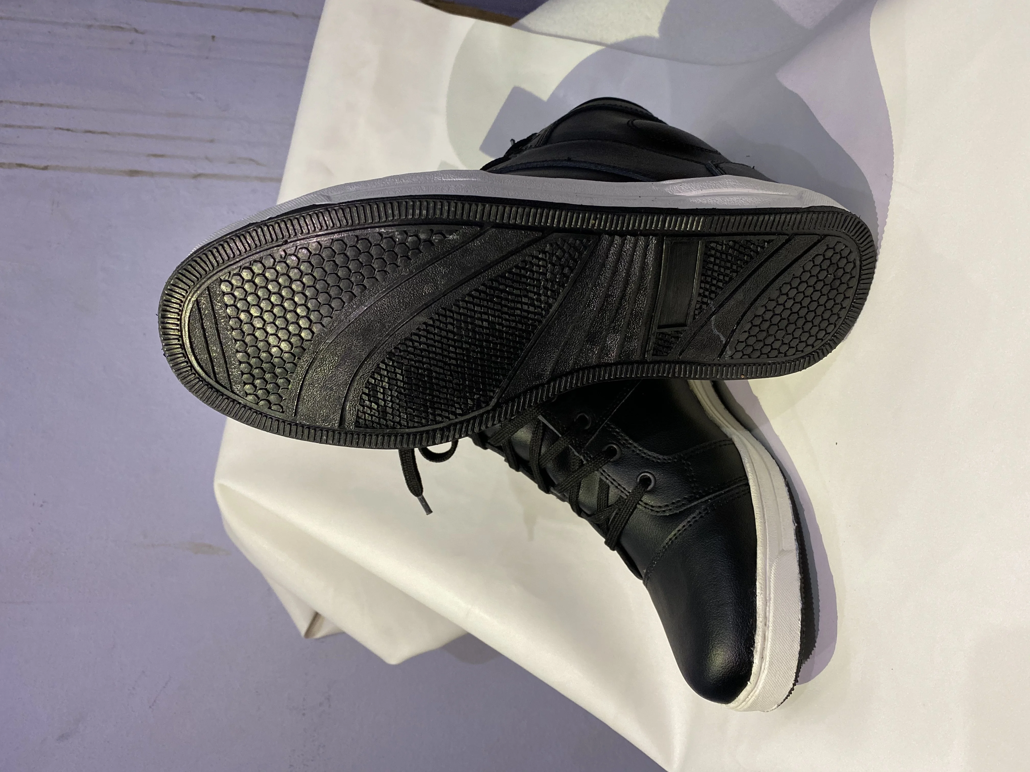 Cheap Price Comfortable Leather Sneakers Walling Shoes Made of Original Leather