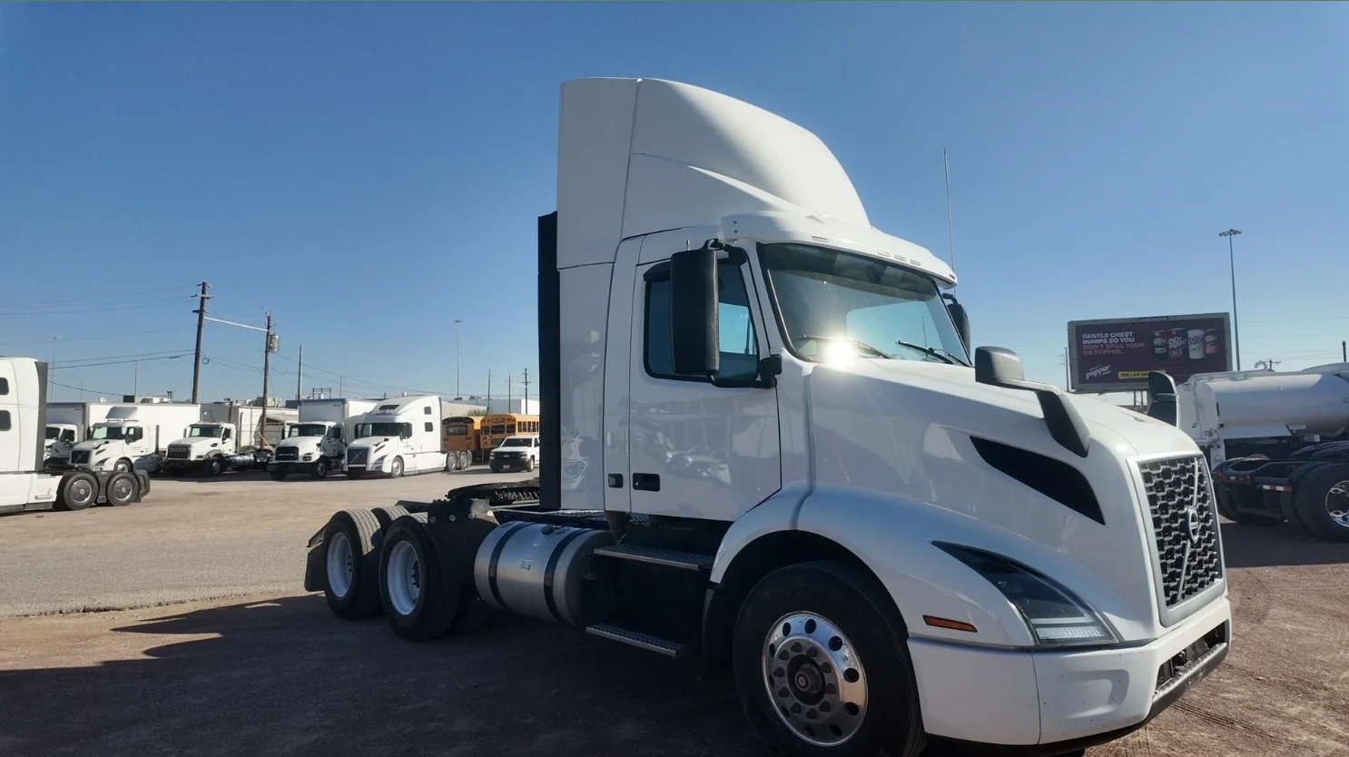 Тщательно Проверено Новое 2019 VOLVOo VNR64T300 300 грузовые автомобили готовы