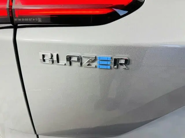 2024 Chevrolet Blazer EV 2LT Clean б/у AWD с темной кожей салона EAWD R19 шины ACC круиз-контроль левое Рулевое управление