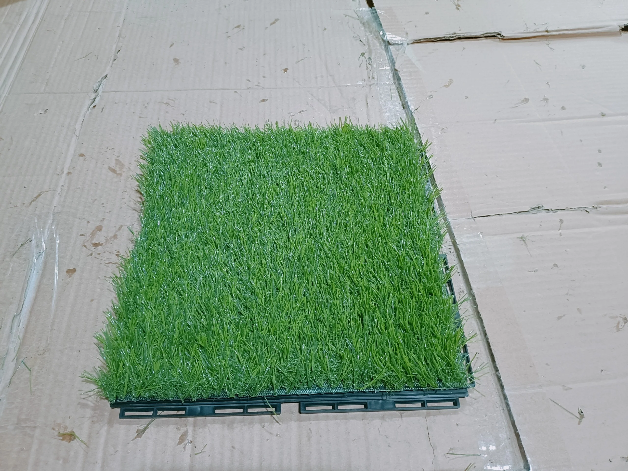 ARTIFICIAL GRASS TILE FOR GARDENING/BALCONY WITH CHEAP PRICE