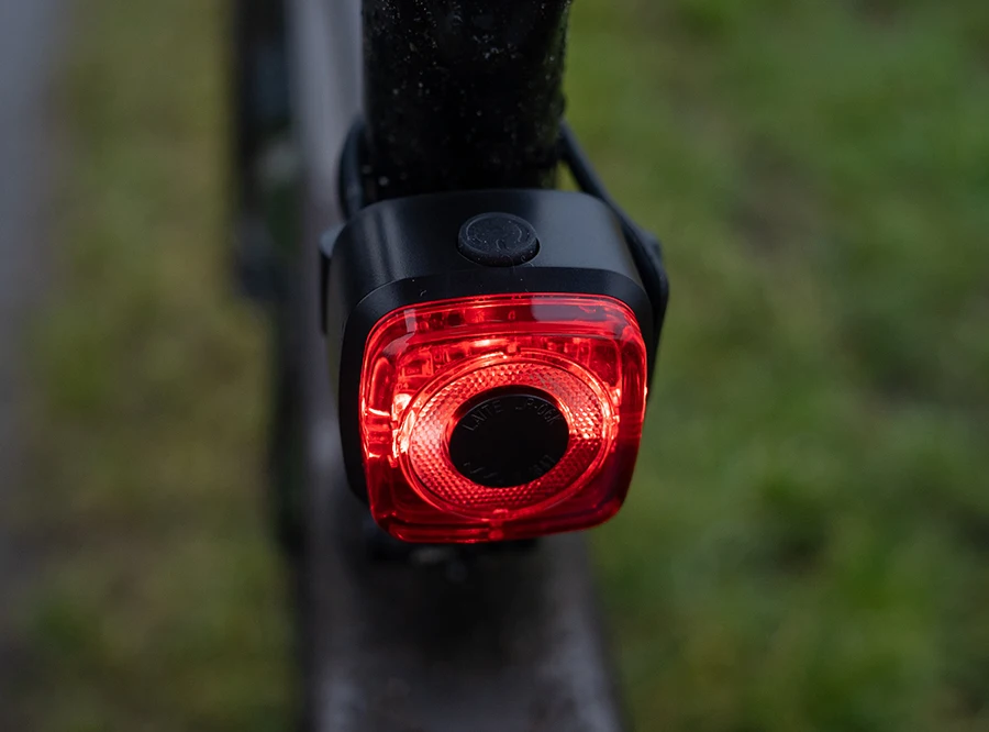 Factory direct Sate-lite Bicycle Parts Mounting LED Bike Taillight Smart Brake Sensor Cycling Bicycle Light set