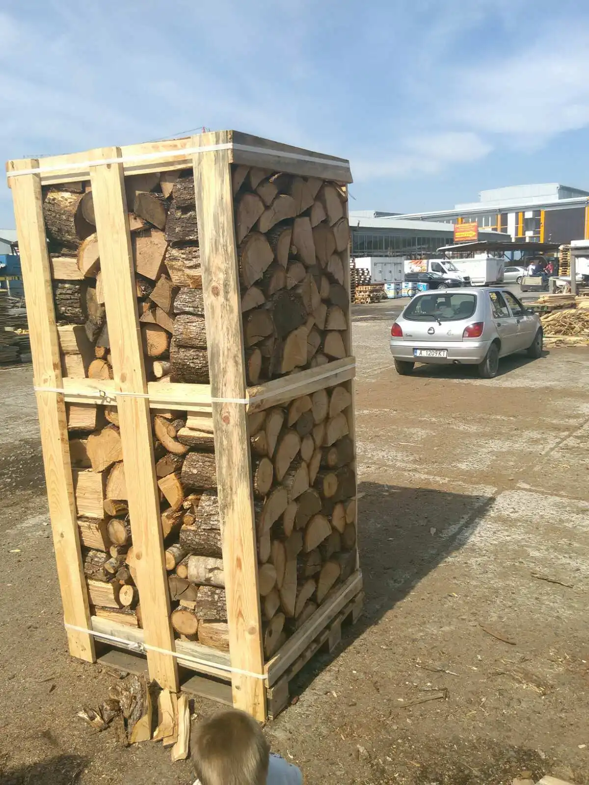 DRIED FIREWOOD TIMBER ON PALLET BOXES 10-20% MOISTURE