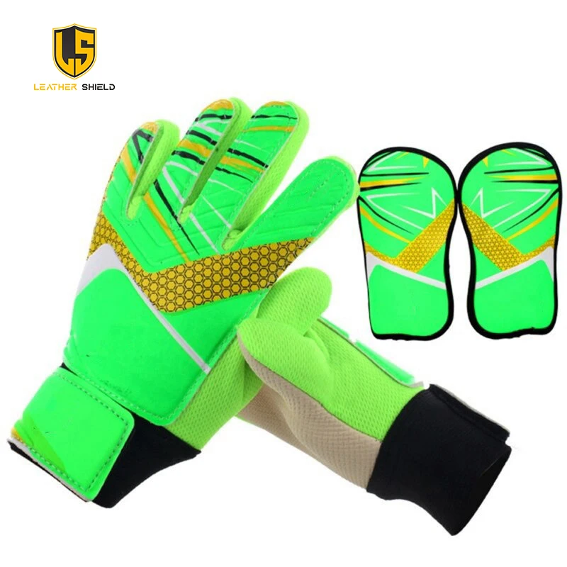 2022 New Design Your Own Material Soccer Football Black Color Goalkeeper Gloves Cheap low Price
