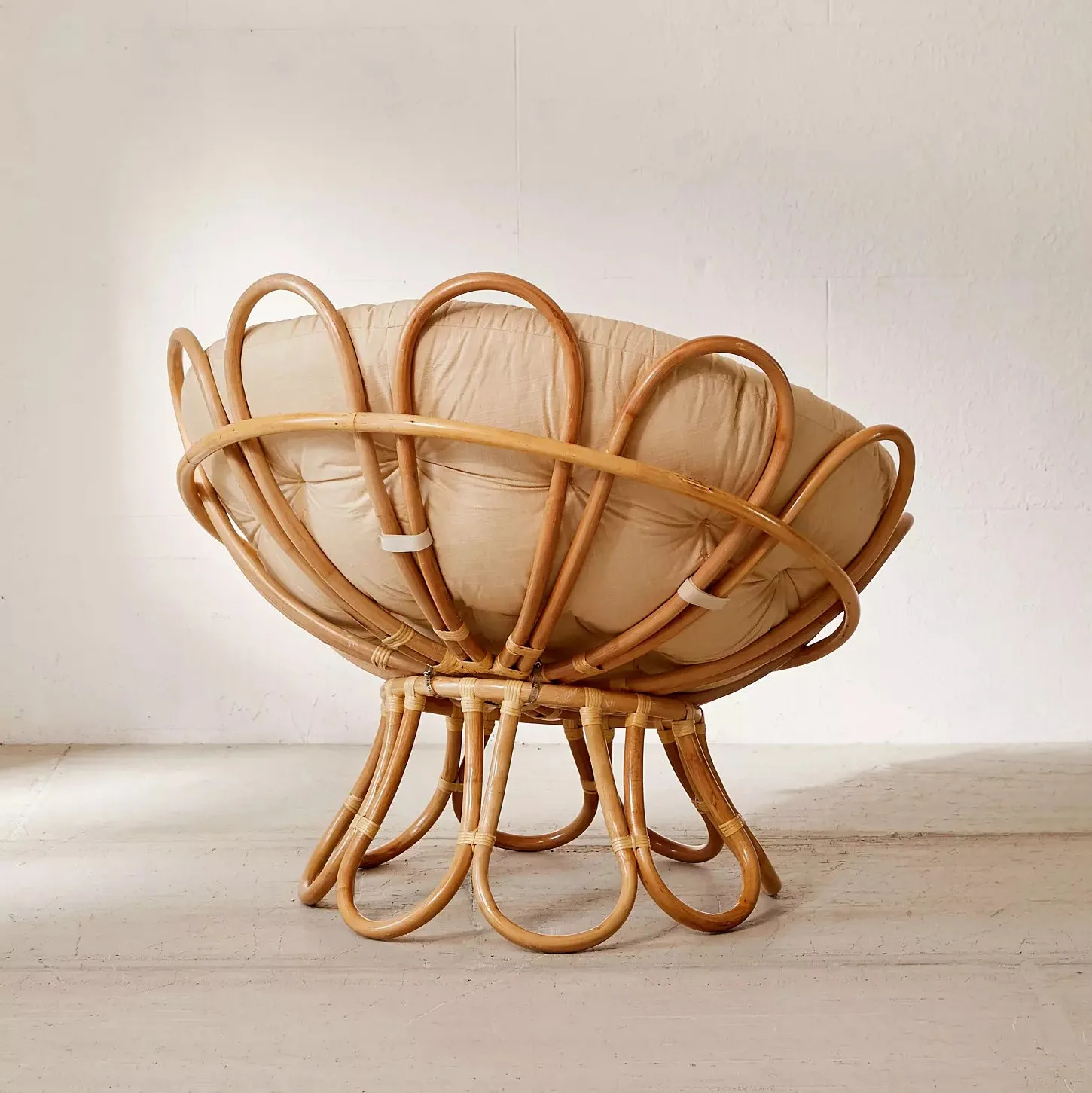 Оптовая продажа плетеный уличный расслабляющий стул papasan из натурального ротанга с матрасом заводская цена