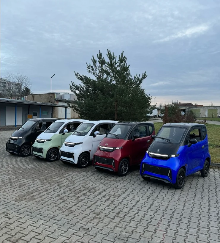 selling cheap electric cars ecc 4 Wheel 2 Door Fully Enclosed scooter electric car no driving license