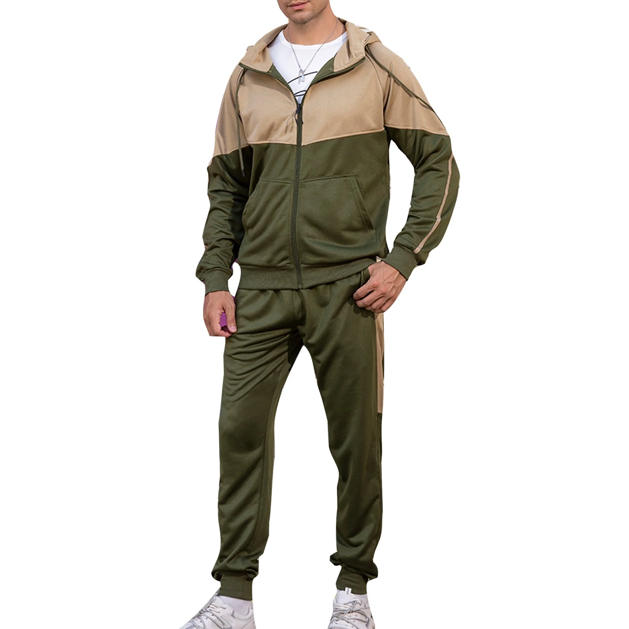 Мужской спортивный костюм на