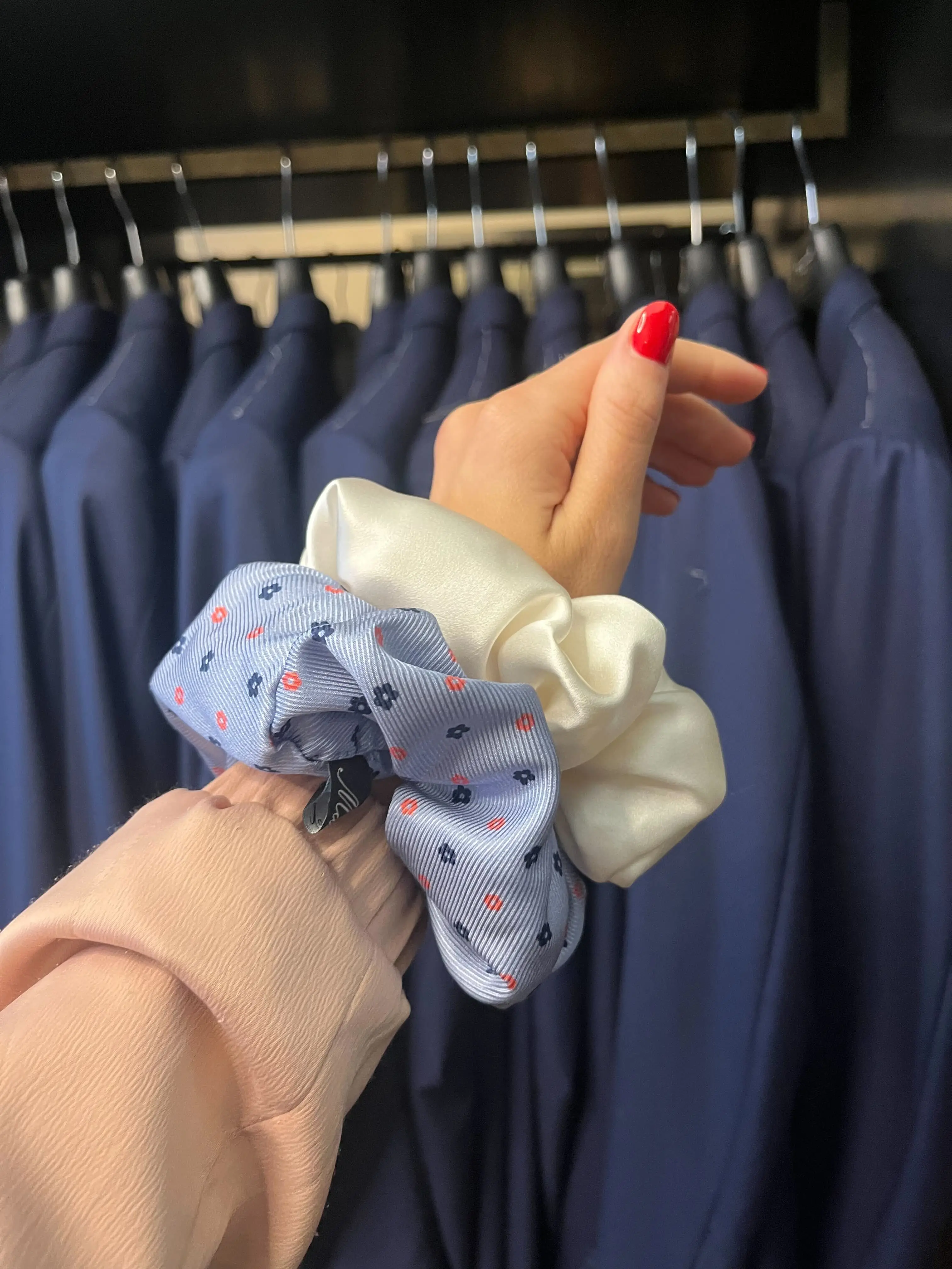 Good Supplier Silk Scruchie Iridiscent Flower Customizable Classic Woman Hair Accessories Perfect Gift Idea For Sister