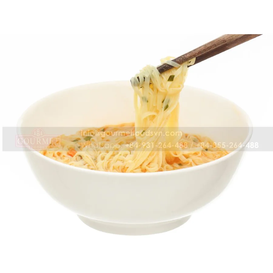 Вкусная и привлекательная лапша быстрого приготовления со вкусом Суан Танг 80 г жареная упакованная в пакет кисло-пряное с взрывоопасным пряным