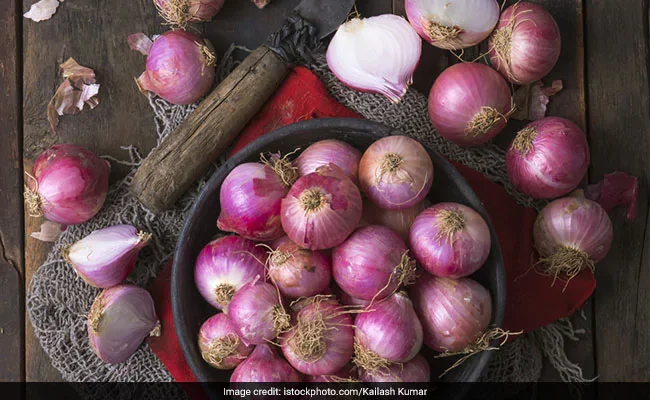 Hot Selling Good Quality Fresh Light Red Onions for Eatable Available at Wholesale Prices for Worldwide Export From India