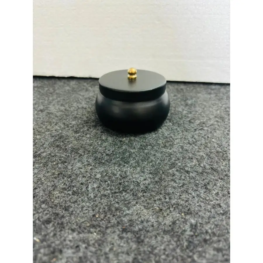 Accent Black Metal Readymade Candle Jar With Lid Sheet Iron handcrafted Metal Wax Container Festival Decoration Candle Jar Pot