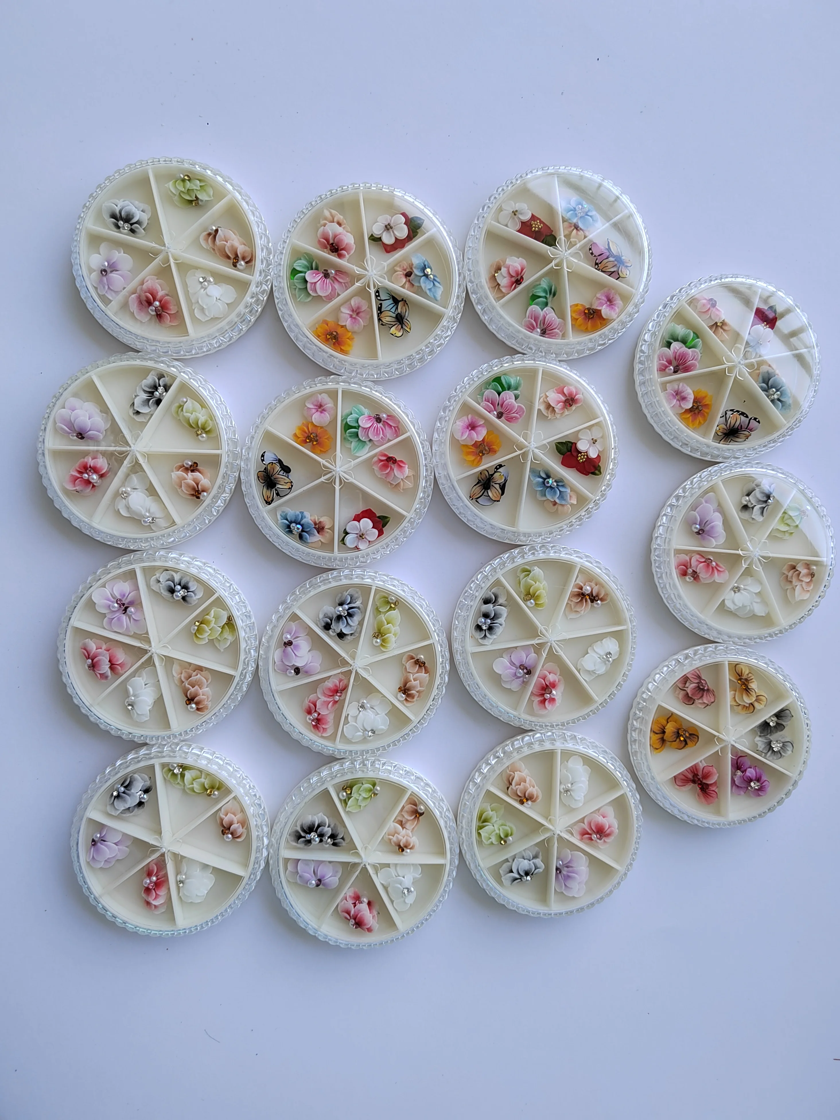 New Arrival  Bulk Kawaii Handmade Nail Art Charms 3D Design nail jewelry dried artificial flowers in acrylic water nail jewley