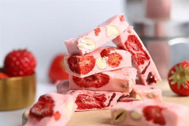 Food powder extracted from natural strawberries used in cooking and popular drinks