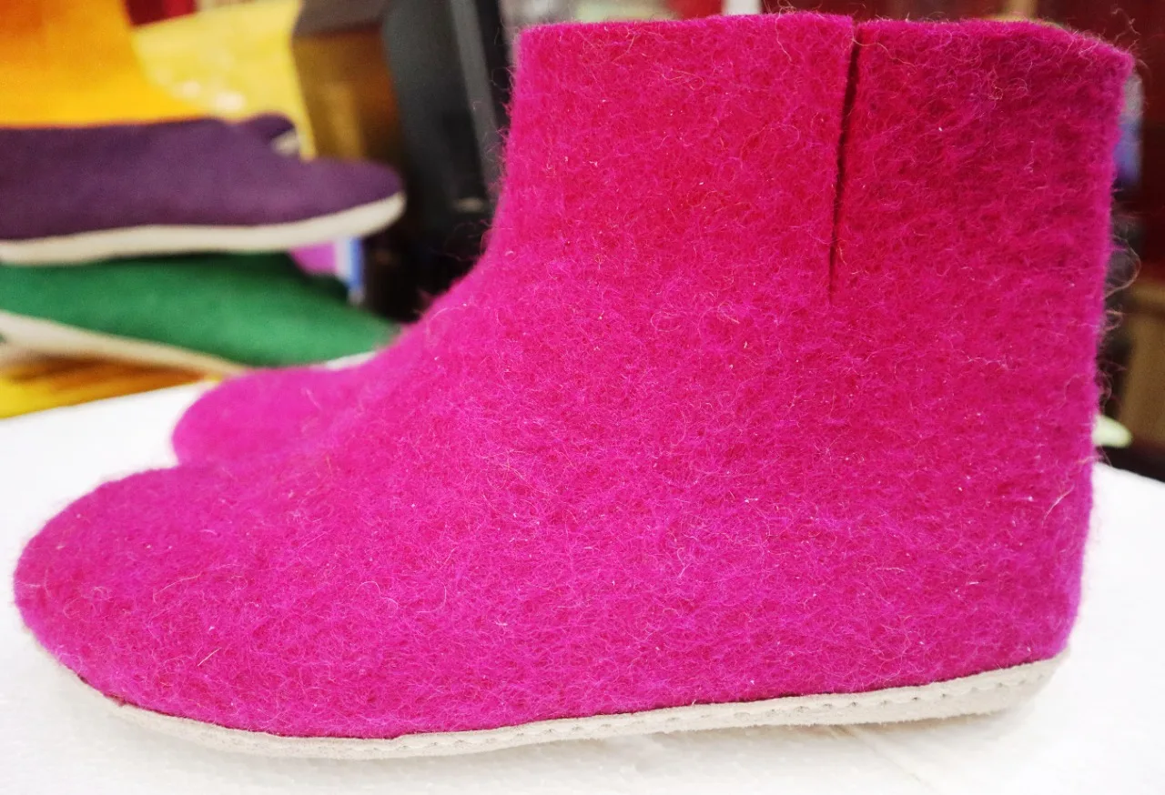 Handmade Unisex Shoes For Men and Women Wool Felt Shoe with Rubber Sole