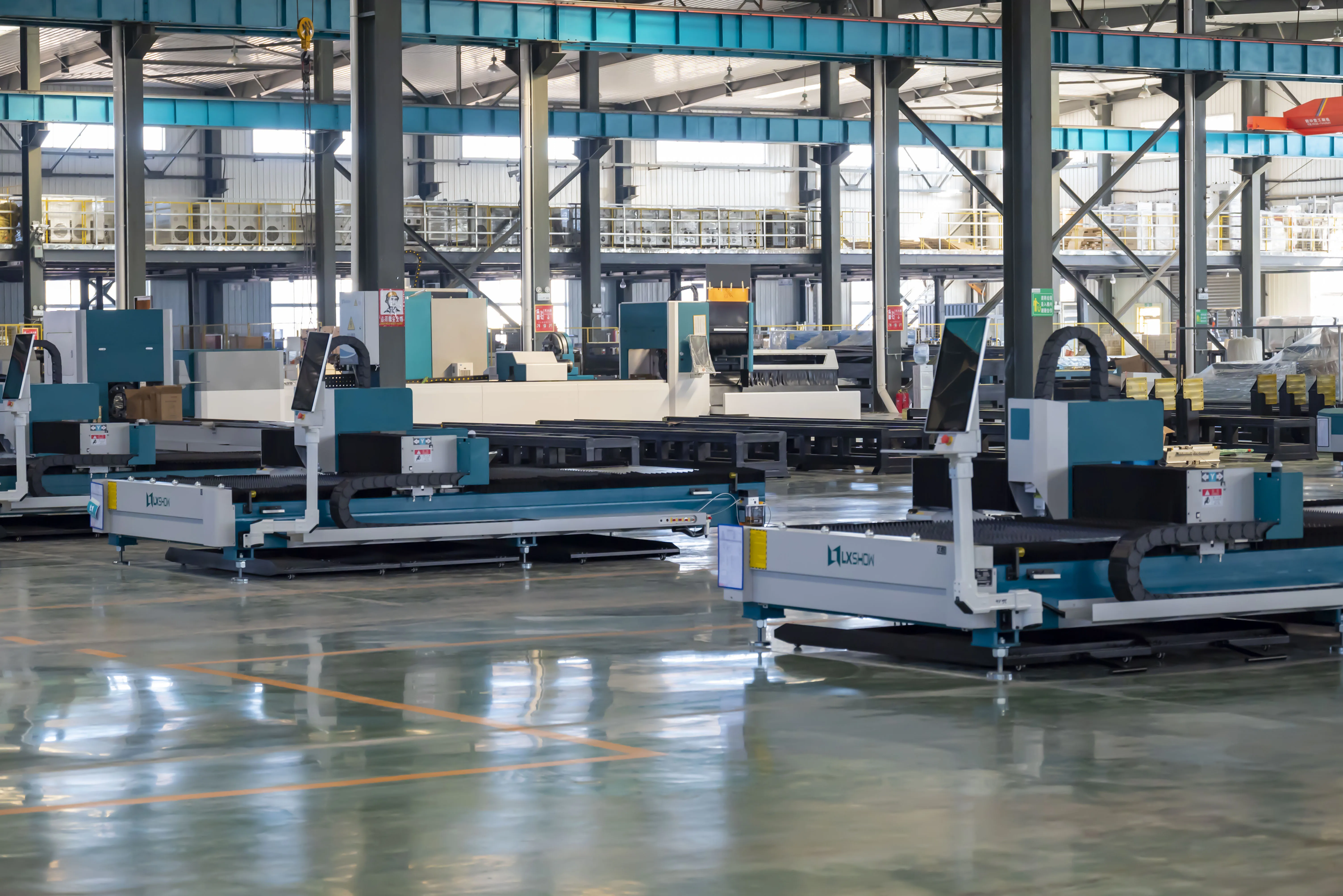 Cheap good price small metal sheet laser cutting machine 2kw 3kw 4kw metal plate laser cutting machine with air compressor