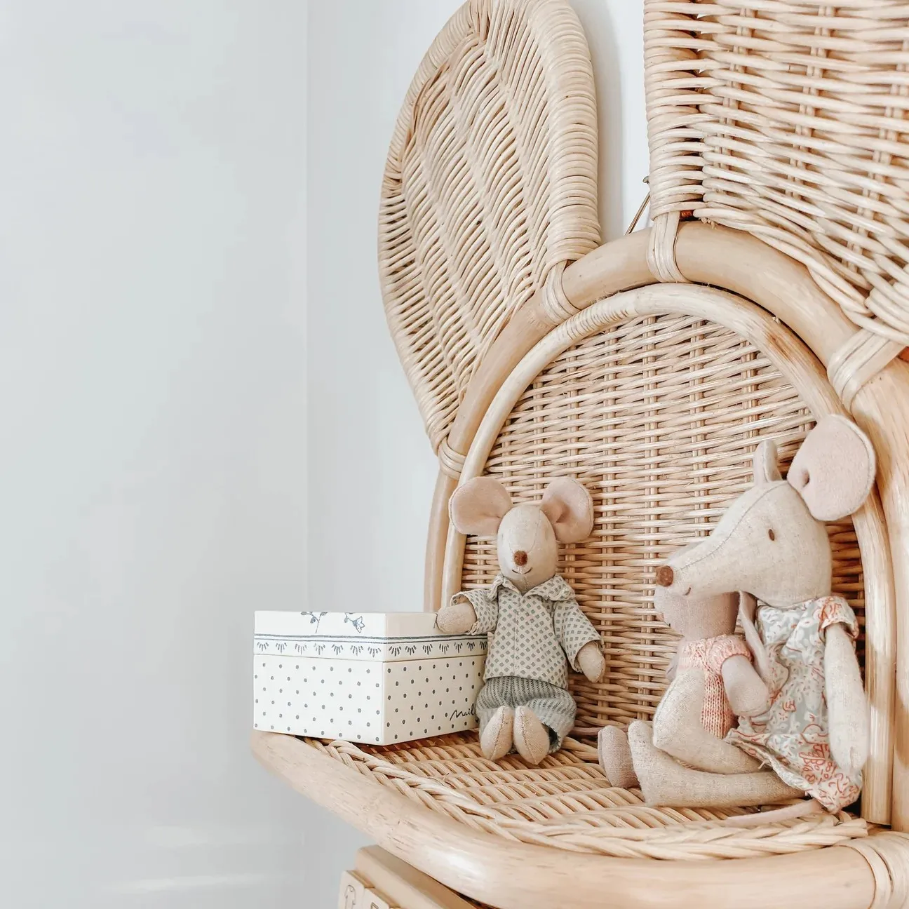 Kids room decoration baby nursery bedroom decorative wall hanging shelf natural rattan rack shelves