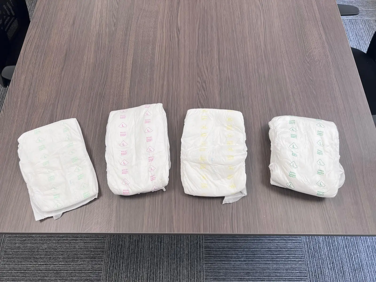 Premium adult diapers in compressed bales (EU)