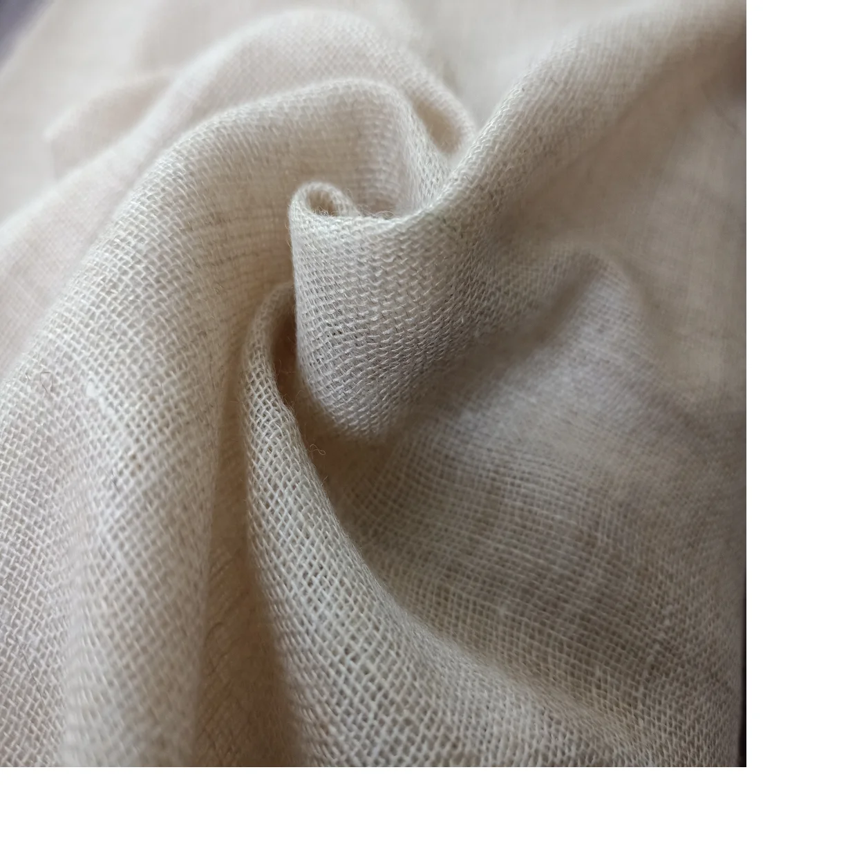 silk cashmere blended fabrics made from silk and cashmere yarns ideal for making scarves and womens clothing