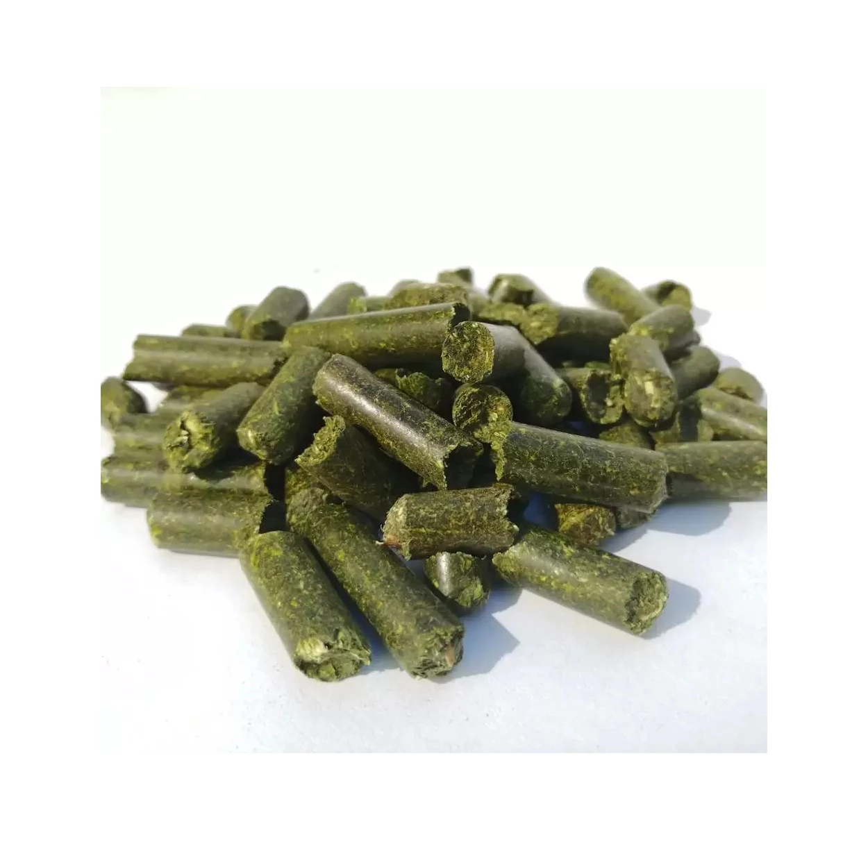 Buy Organic Alfalfa Grass Hay/ Alfalfa Hay Pellets For Animal Feed For Sale