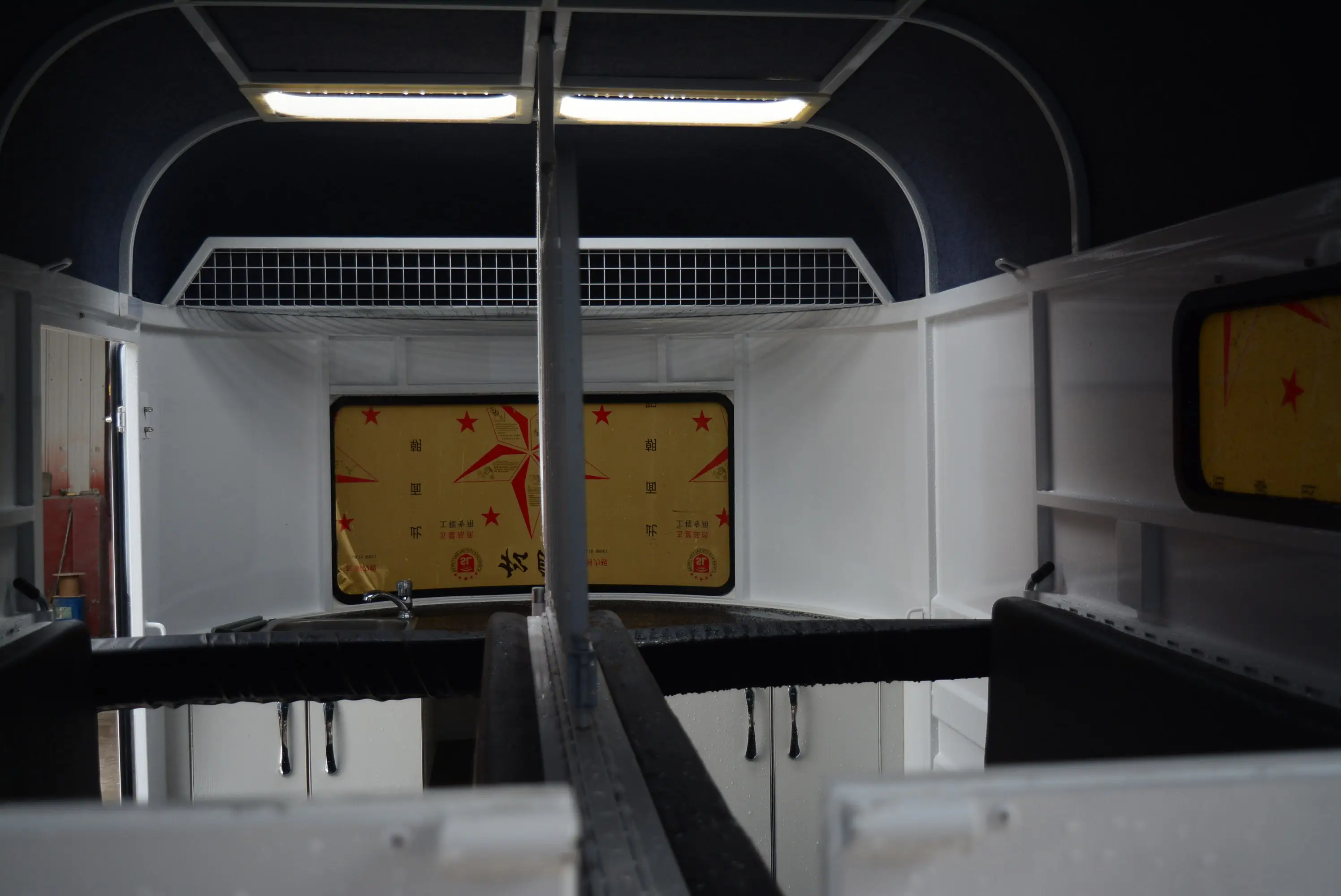 Professional Manufacture 2 Straight Loading Horse Trailer With Kitchen 2HSL-D