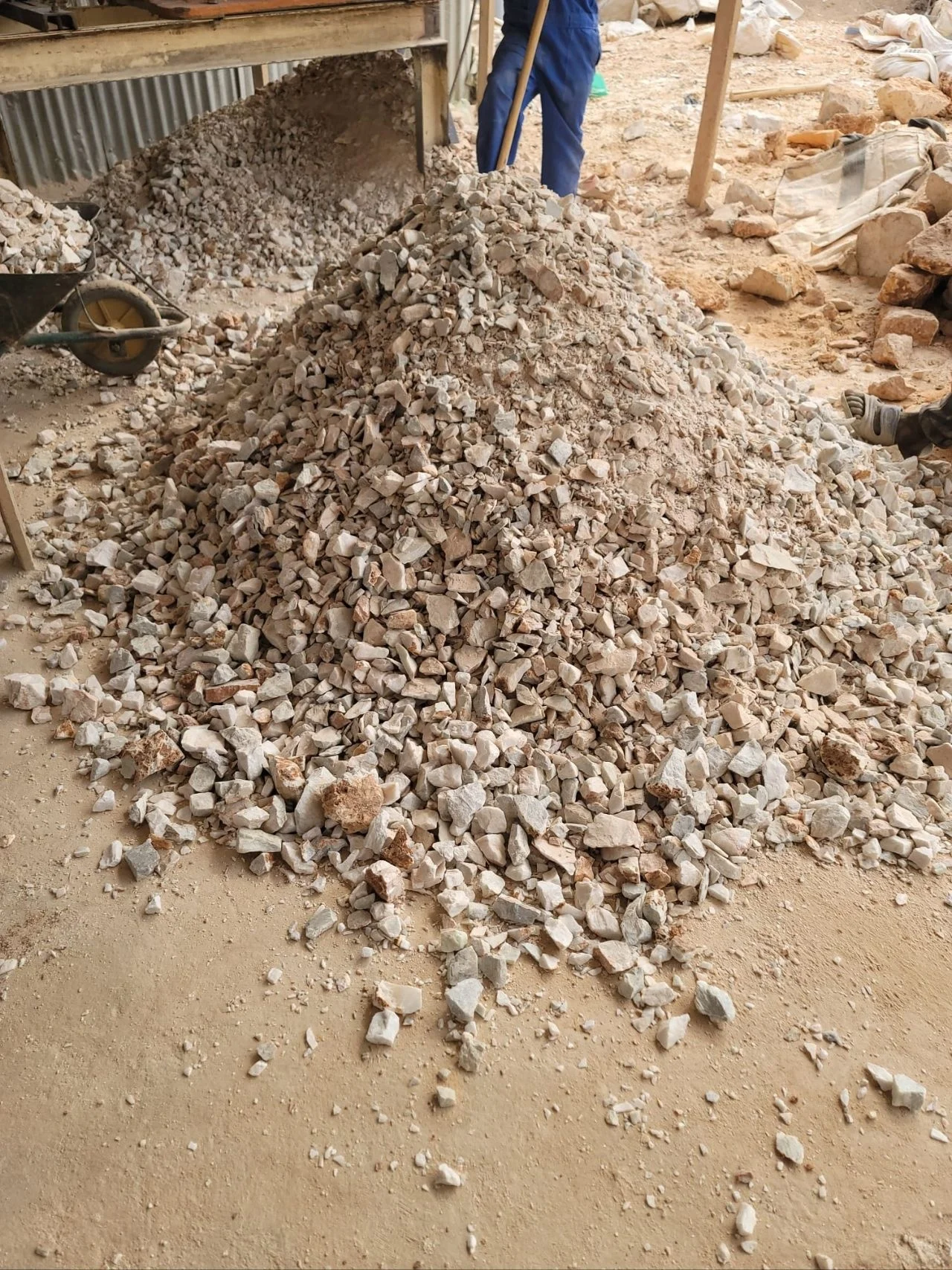 Лидер продаж, Высококачественная литиевая руда-лепидолитовая руда-сподуменная руда из Африки по конкурентоспособной цене.