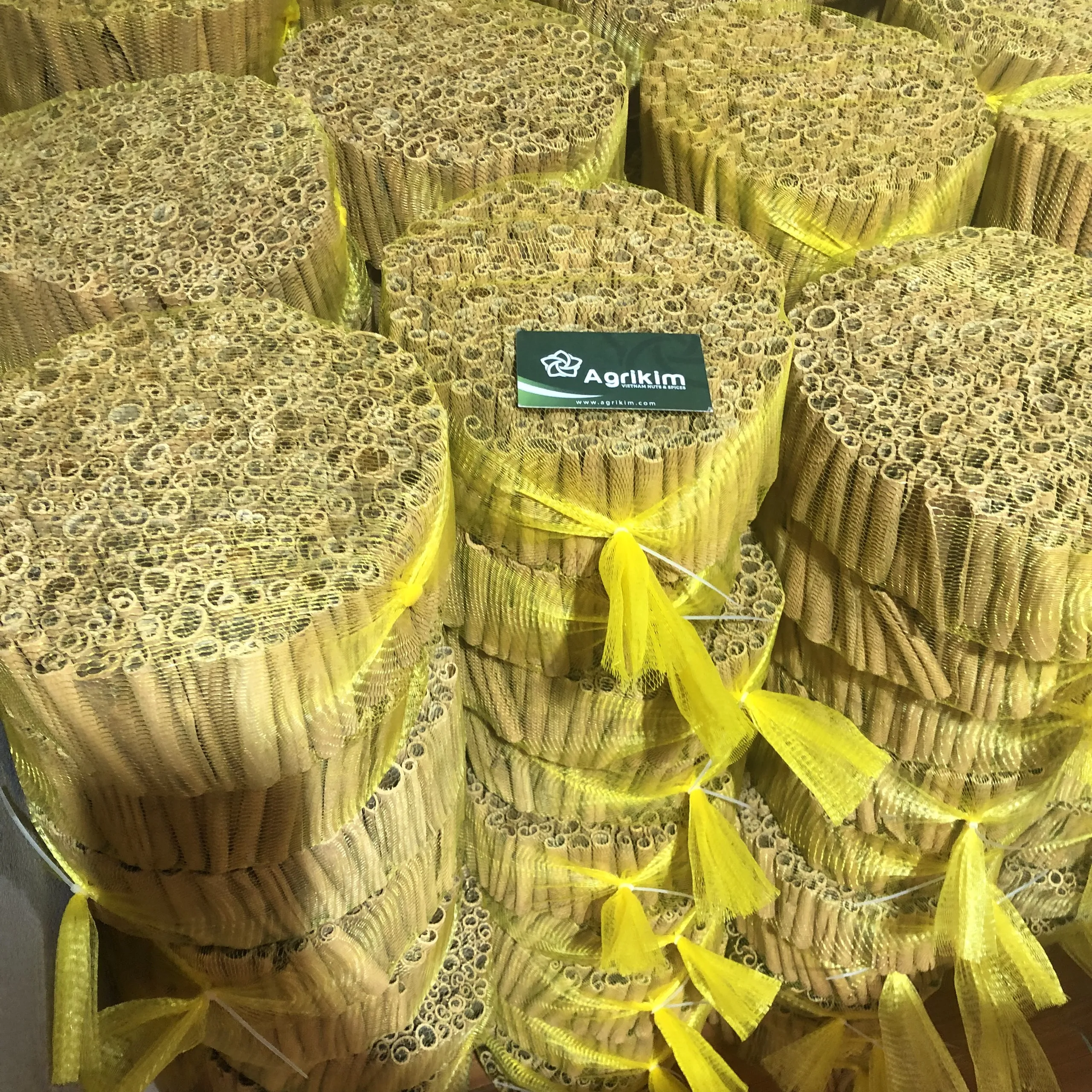 Premium Cinnamon Stick/Cigar Cassia Factory Price Dried Seeds from Yen Bai Vietnam Spices Herbs Contact Mr. Henry +84 368591192