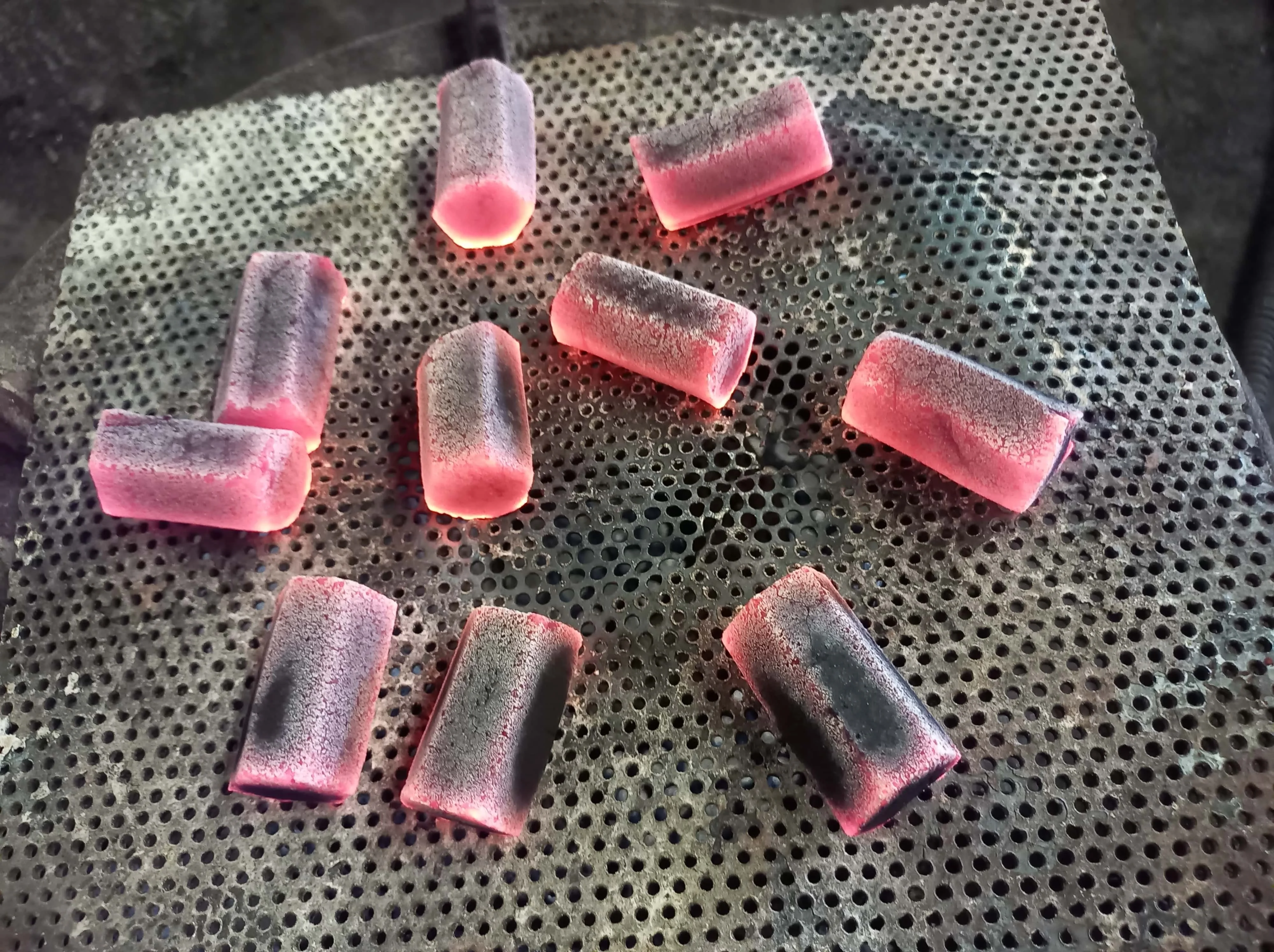 HIGH QUALITY BEST PRICE From Indonesia Low Ash Coconut Shell Charcoal Shisha