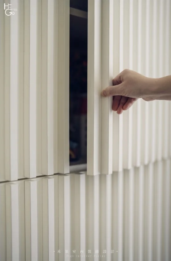 Particle board wardrobe for girls